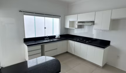 Linda casa pronta para morar bairro Alto Umuarama