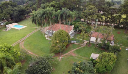 Chácara com 3 suites à venda, com 240m² construída e 12000m² de terreno por R$1.599.000 - Cabreúva/SP