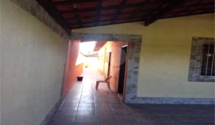 Casa térrea com 3 quartos à venda em Mirim - SP