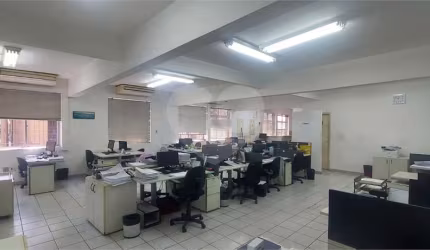 Prédio inteiro à venda em Centro - SP