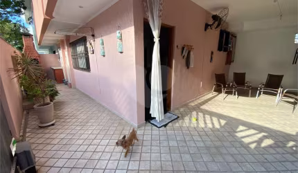 Sobrado com 3 quartos à venda em Estuário - SP