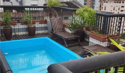Triplex com 5 quartos à venda ou para locação em Embaré - SP