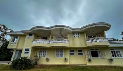 Condomínio com 10 quartos à venda em Mangaratiba - RJ