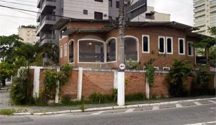 Sobrado com 4 quartos à venda ou para locação em Enseada - SP