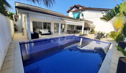 Casa com 6 quartos à venda em Jardim Acapulco - SP
