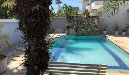 Casa com 4 quartos à venda em Jardim Acapulco - SP