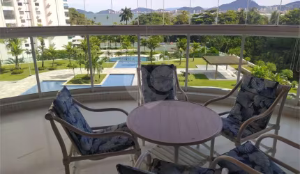 Apartamento com 4 quartos à venda ou para locação em Parque Enseada - SP