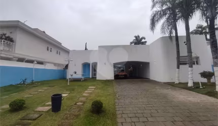 Casa térrea com 4 quartos à venda em Jardim Acapulco - SP