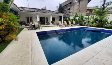 Casa com 5 quartos à venda ou para locação em Jardim Acapulco - SP