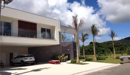Casa com 6 quartos à venda em Jardim Acapulco - SP
