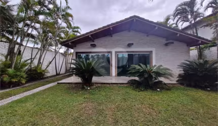 Casa com 3 quartos à venda ou para locação em Enseada - SP
