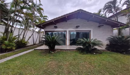 Casa com 3 quartos à venda ou para locação em Enseada - SP
