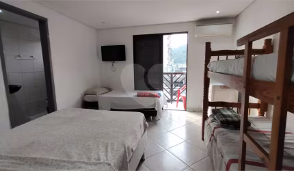 Terreno com 31 quartos à venda em Enseada - SP