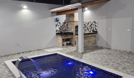 Casa Maravilhosa com Piscina / 3 Banheiros / Nova