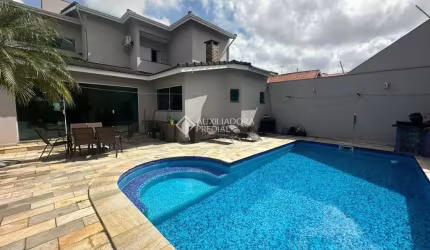 Sobrado com 4 dormitórios de  454 m² com piscina - Parque dos Pássaros - São Bernardo do Campo/SP