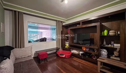 Sobrado com 3 dormitórios à venda, 270 m² por R$ 1.117.000,00 - Nova Petrópolis - São Bernardo do Campo/SP