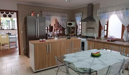 Sobrado com 3 dormitórios à venda, 240 m² por R$ 989.000,00 - Vila Jordanópolis - São Bernardo do Campo/SP