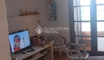 Casa à Venda em Alves Dias - São Bernardo do Campo, com 3 quartos e 2 vagas de garagem