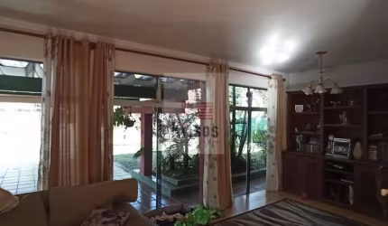 Casa Térrea com 3 Suítes, Amplo Terreno e Excelente Localização - Pronta para Morar!