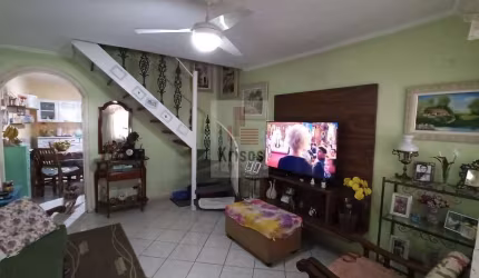 Excelente Sobrado, tanto para moradia como comércio.