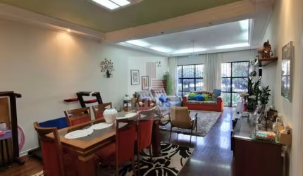 Maravilhosa casa térrea com lindo jardim