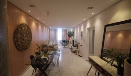 Casa reformada, linda! Ótima localização. São  4 dormitórios, 3 vagas, edícula ,  quintal, 225m².