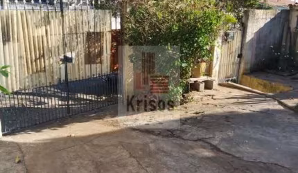 Casa terreá com ótima localização .