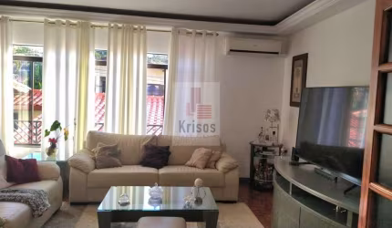 Sobrado 310m² - 4 Dormitórios - 1 Suíte, Área Gourmet - Segurança 24h