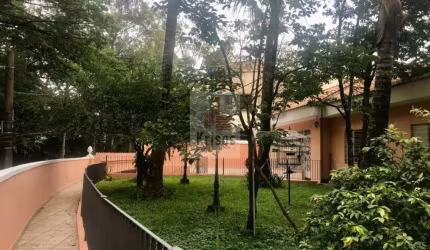 Casa térrea bem localizada a venda na Vila Sônia!700 m2 de têrreno