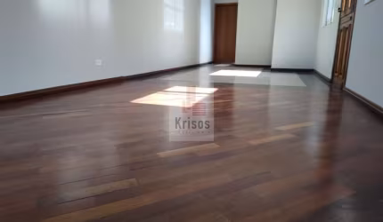 Oportunidade Imperdível: Sobrado Espaçoso na Vila São Francisco!