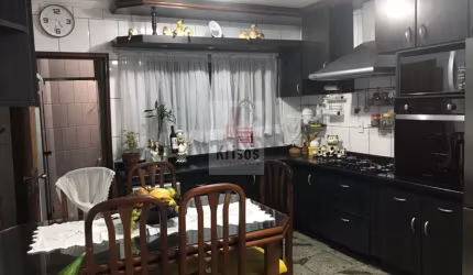 LINDA CASA REFORMADA COM ESPAÇO GOURMET E CHURRASQUEIRA