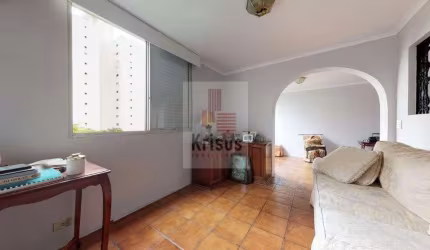 Apto Moema, 95m Boa distribuição, localização excelente.