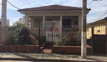 Conjunto de 7 imóveis em terreno de 392 m² com rendimentos.