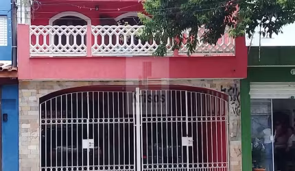 Excelente Oportunidade no Coração do Bairro: Casa com 3 Dormitórios!