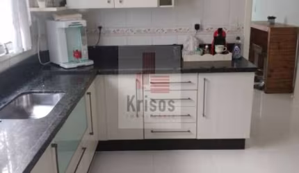 Sobrado à Venda com 3 Dormitórios no Jardim Ester!