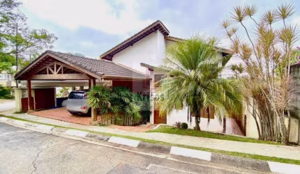 Elegante Casa de Alto Padrão: Conforto e Charme em Cada Detalhe!
