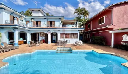 Duplex de Alto Padrão com Duas Casas em Lote Plano!