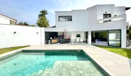 Lindíssima Casa Moderna e Integrada - Alto Padrão de Acabamento!