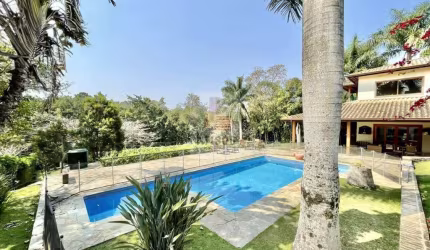 Linda Casa Estilo Campo - Totalmente Avarandada com Vista Privilegiada para a Natureza!