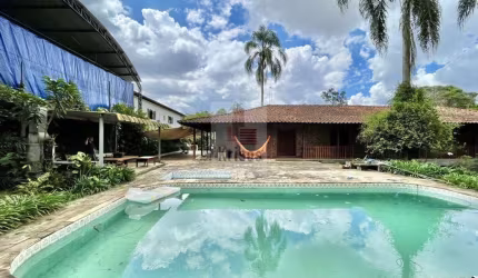 Oportunidade Única - Imóvel Comercial e Residencial no Coração da Granja Viana!