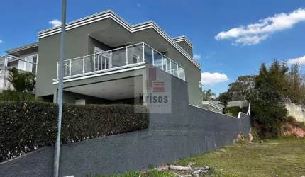 Casa Contemporânea em Condomínio Completo - Um Refúgio com Natureza!