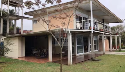 Casa Moderna e Totalmente Integrada em Localização Privilegiada!