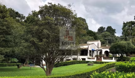 Oportunidade Única: Casa para Reformar ou Demolir em Localização Privilegiada!