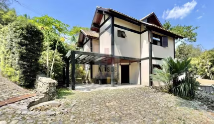 Exclusiva Casa Integrada à Natureza na Charme da Fazendinha!