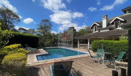 Casa Luxuosa em Estilo Colonial Americano - Assinatura de Sig Bergamin.