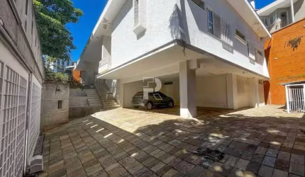 Casa à venda – Aproximadamente 740m² – 6 quartos | 2 suítes | 7 vagas – Vila Paris
