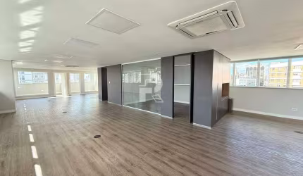 Andar corrido de 223m² na Savassi – estrutura completa com 8 vagas de garagem.
