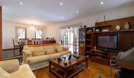 Casa em Condomínio de Luxo com 4 Quartos e 2 Suítes em Morada das Flores, Santana de Parnaíba-SP