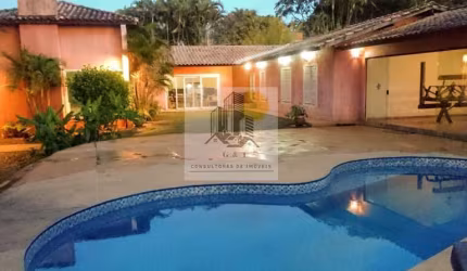 Casa em condomínio fechado com 6 quartos à venda na Rua Santa Lúcia, Granja Viana, Carapicuíba, 436 m2 por R$ 2.400.000