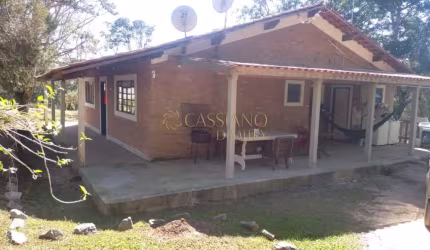 Chácara à venda de 100m² | 02 dormitórios, 02 banheiros e 05 vagas de garagem | Jardim Torrão de Ouro - São José dos Campos |